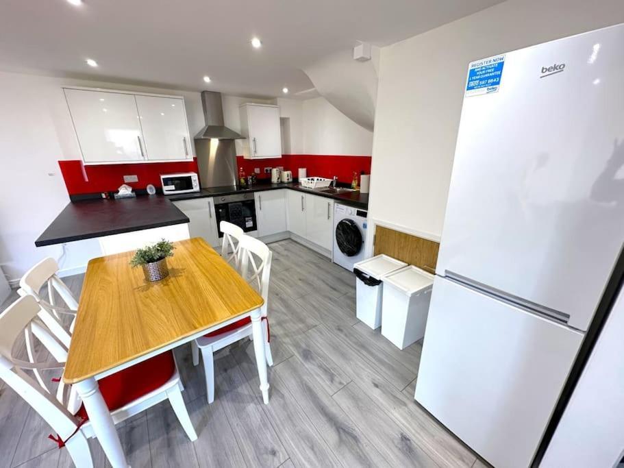 Charming New 2Br Detached House-Central Headington- Wi-Fi, Netflix, Top Location Oxford Exteriör bild