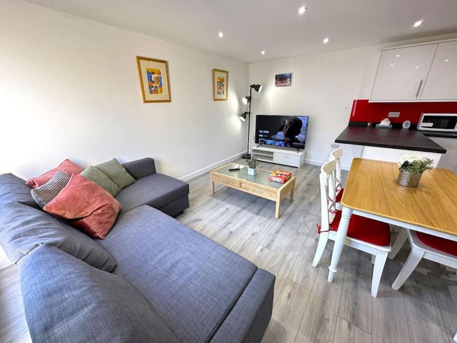 Charming New 2Br Detached House-Central Headington- Wi-Fi, Netflix, Top Location Oxford Exteriör bild